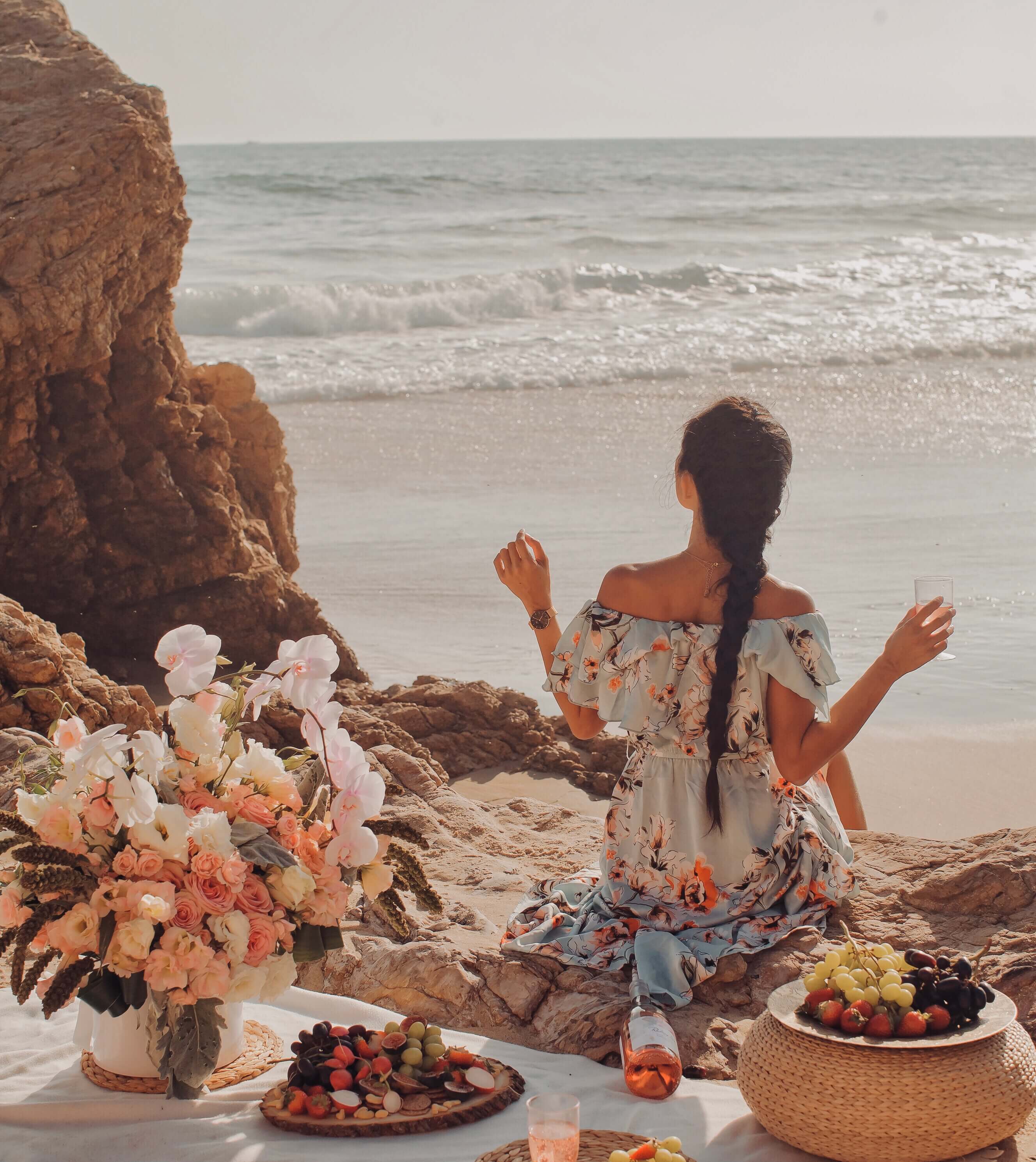 How to Plan a Picture-Perfect Beach Picnic - inAra By May Pham
