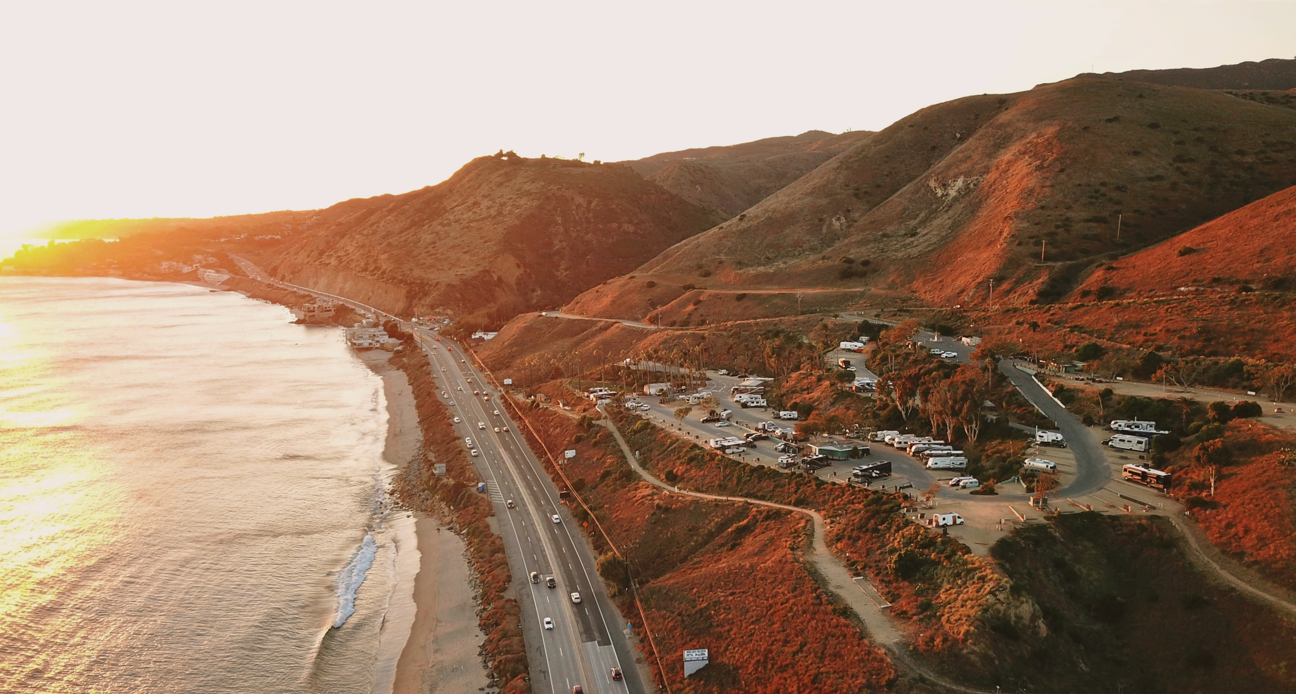 Premium Photo An aerial view of zuma beach and mountains against